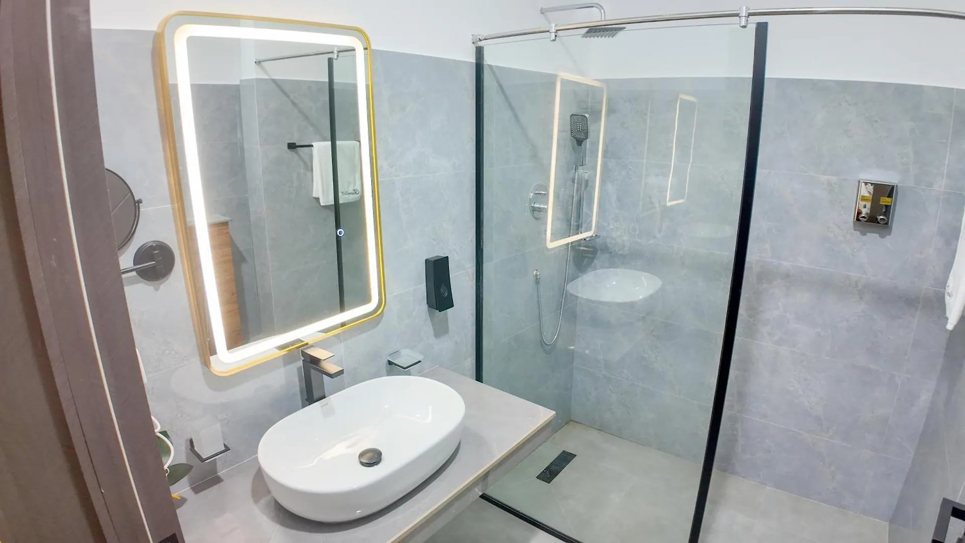 Ranowell Hotel نيجومبو