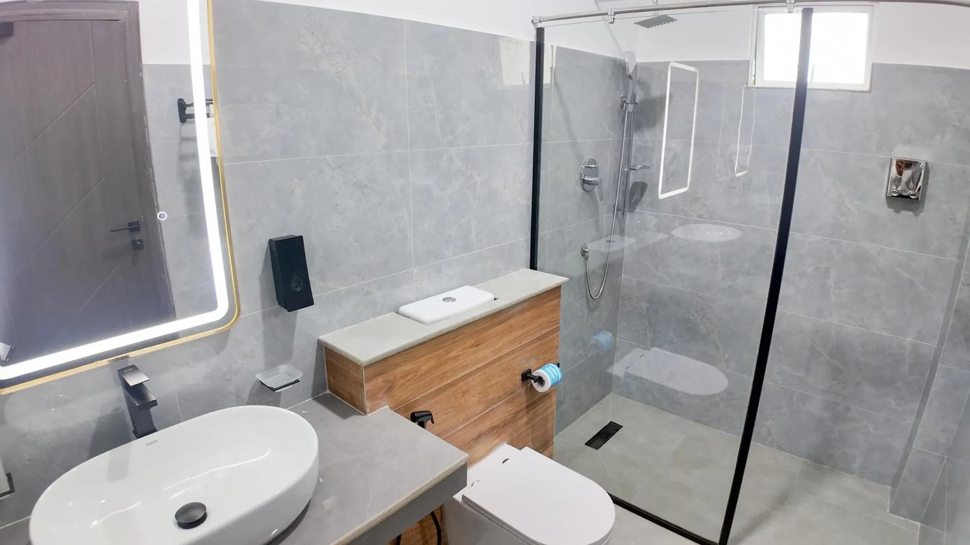 Ranowell Hotel نيجومبو